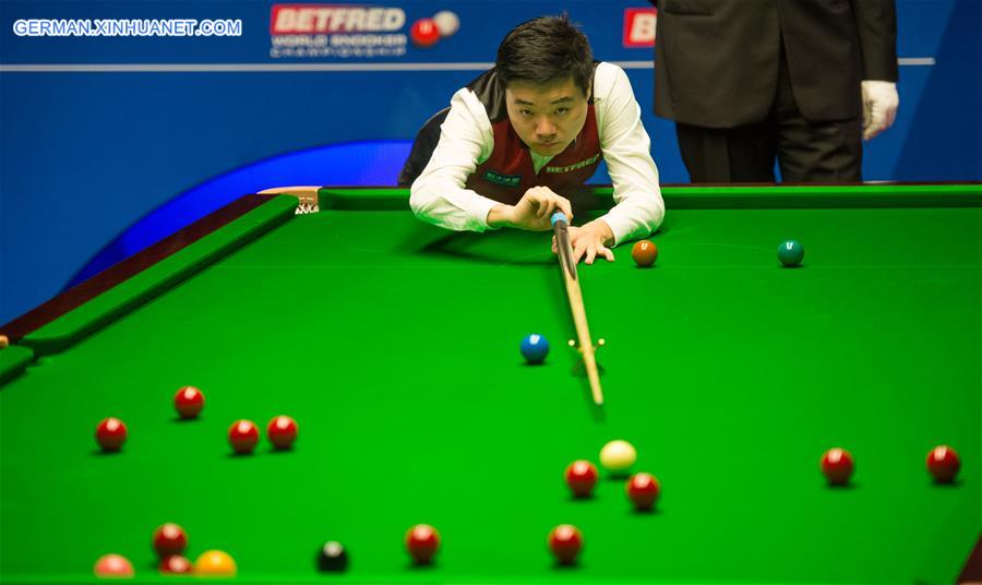 (SP)BRITAIN-SHEFFIELD-SNOOKER-WORLD CHAMPIONSHIP-DING JUNHUI VS JUDD TRUMP