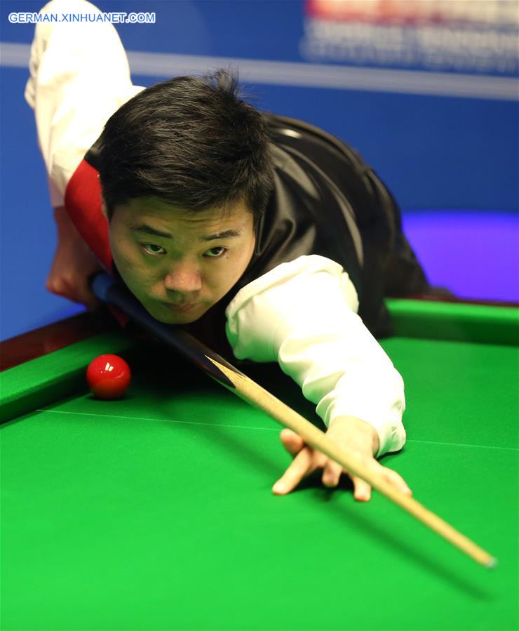 (SP)BRITAIN-SHEFFIELD-SNOOKER-WORLD CHAMPIONSHIP-DING JUNHUI VS JUDD TRUMP