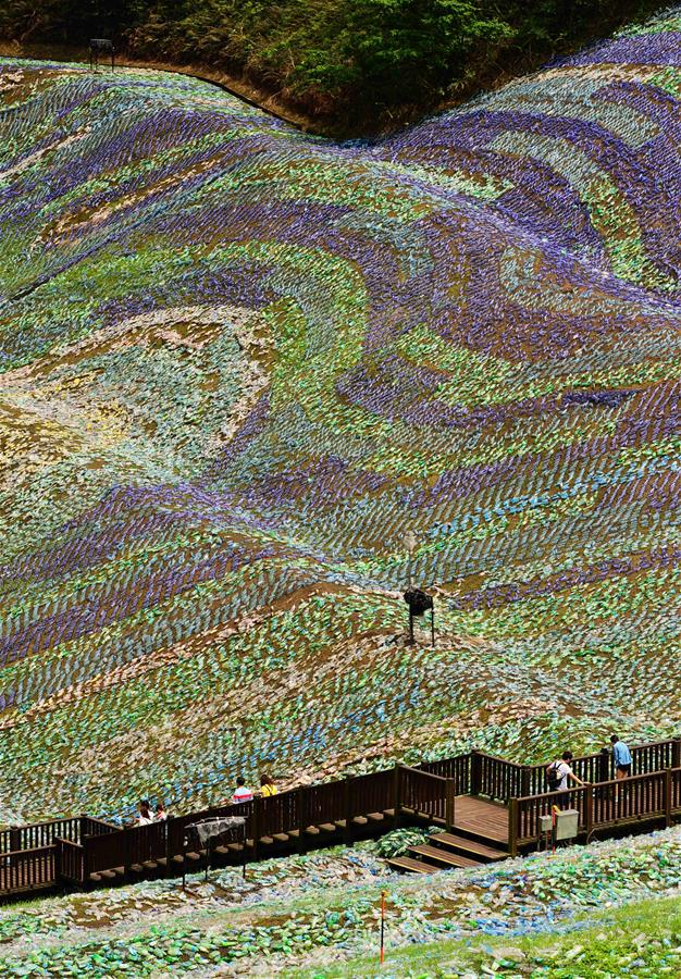 CHINA-KEELUNG-MOSAIC-PLASTIC BOTTLES (CN) 