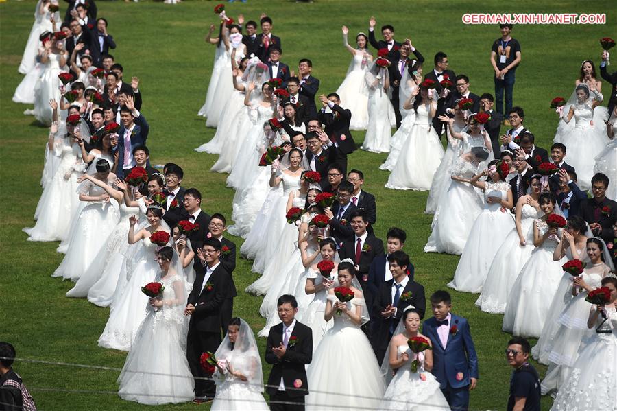 CHINA-ZHEJIANG-ZHEJIANG UNIVERSITY-GROUP WEDDING (CN)