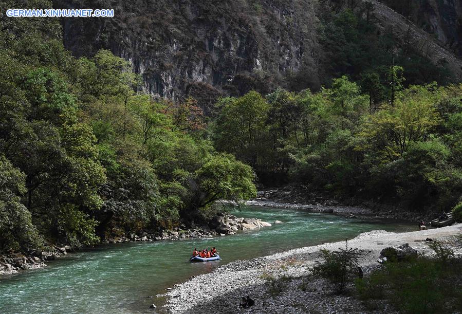 CHINA-YUNNAN-SHANGRI-LA-CANYON-SCENERY (CN)