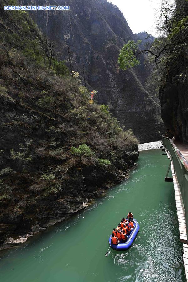 CHINA-YUNNAN-SHANGRI-LA-CANYON-SCENERY (CN)