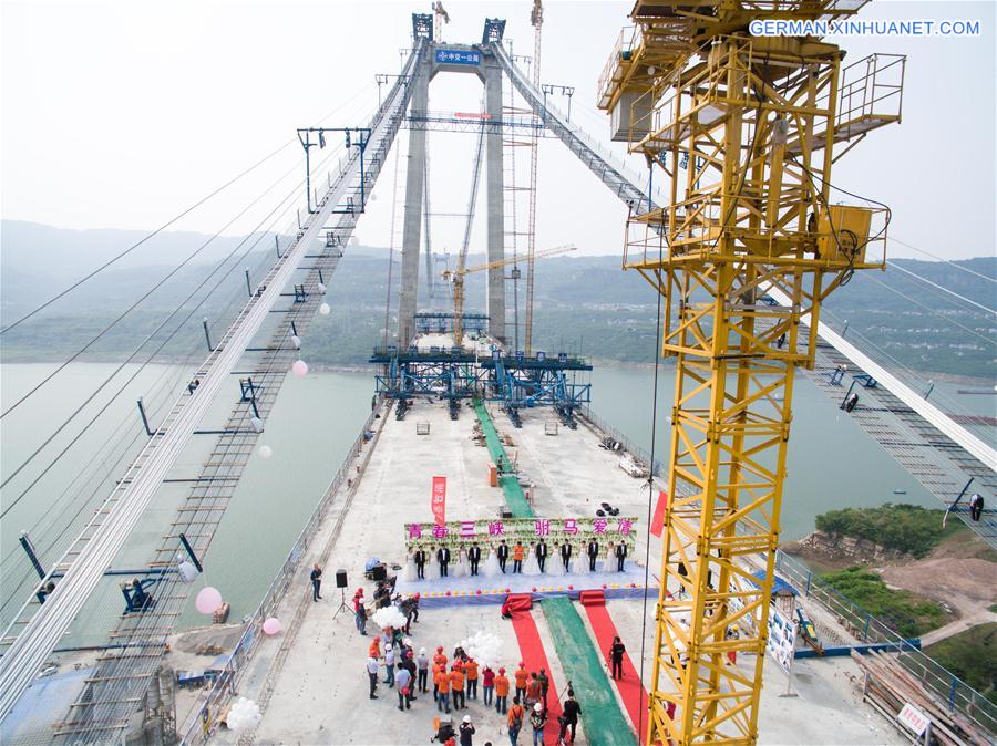 CHINA-CHONGQING-BRIDGE-WEDDING PHOTO (CN)