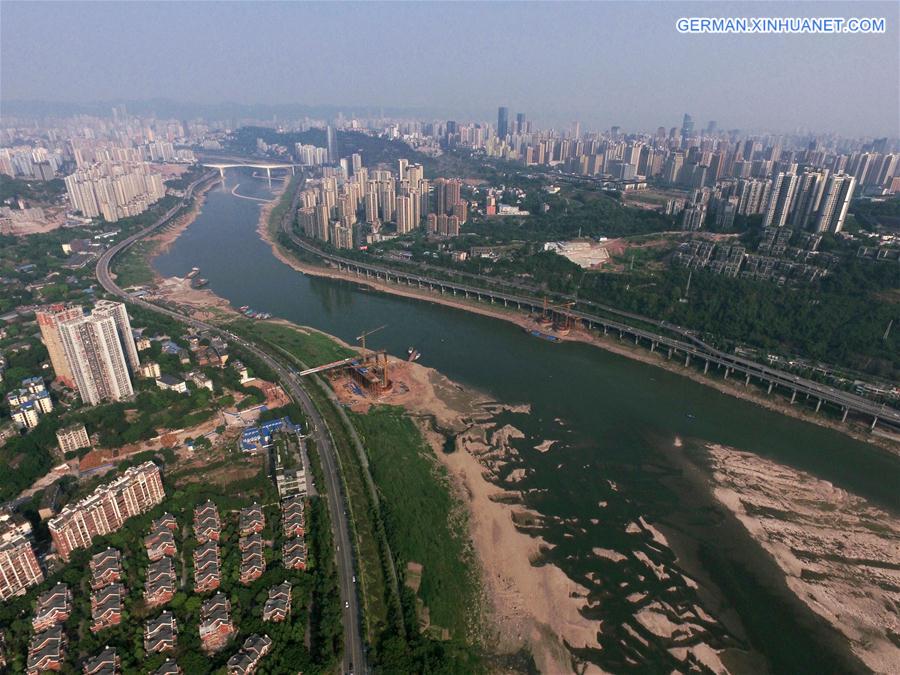 CHINA-CHONGQING-RIVERBEDS-EXPOSED (CN)