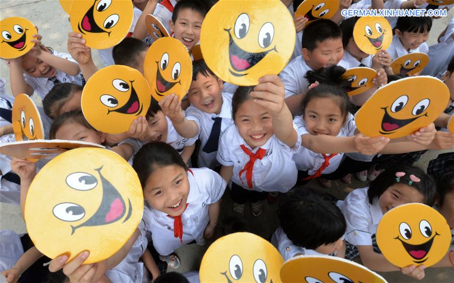 #CHINA-WORLD SMILE DAY-CELEBRATIONS (CN)