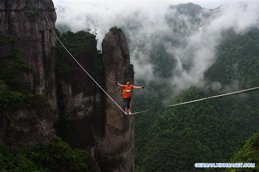 #CHINA-ZHEJIANG-SLACKLINE WALKING (CN)