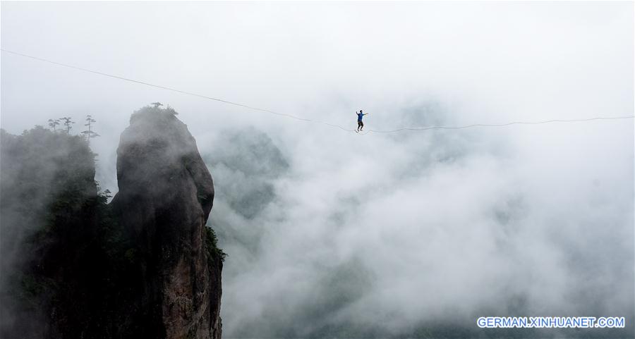 #CHINA-ZHEJIANG-SLACKLINE WALKING (CN)