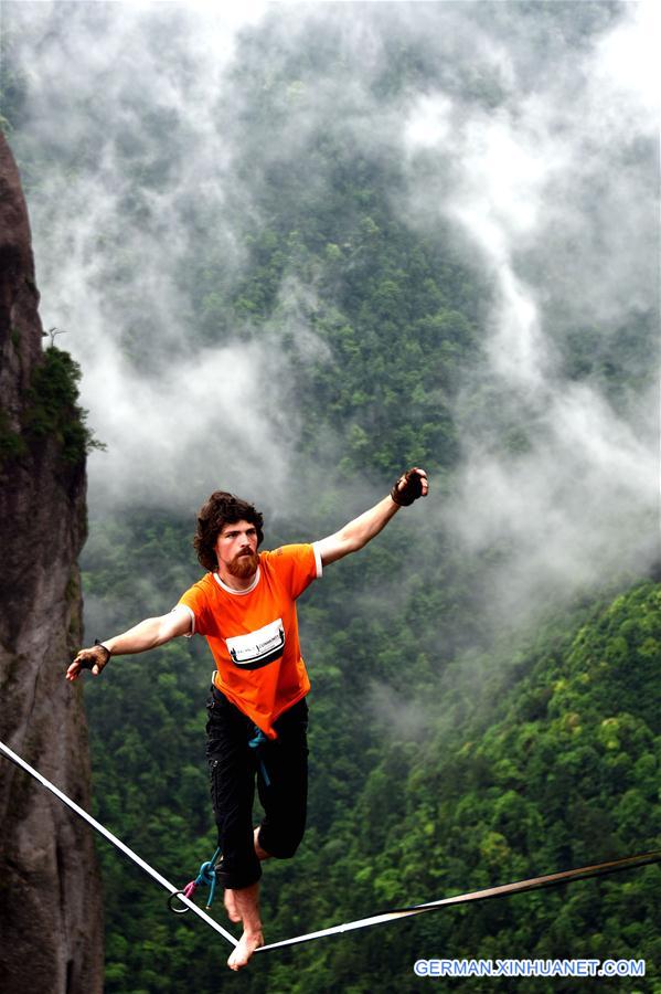 #CHINA-ZHEJIANG-SLACKLINE WALKING (CN)