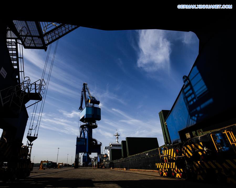 Tongyong Dock vom Hafen Caofeidian in Tangshan Xinhua german