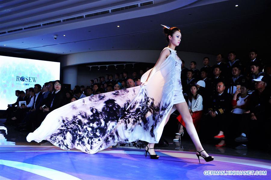 #CHINA-QINGDAO-FASHION WEEK(CN)