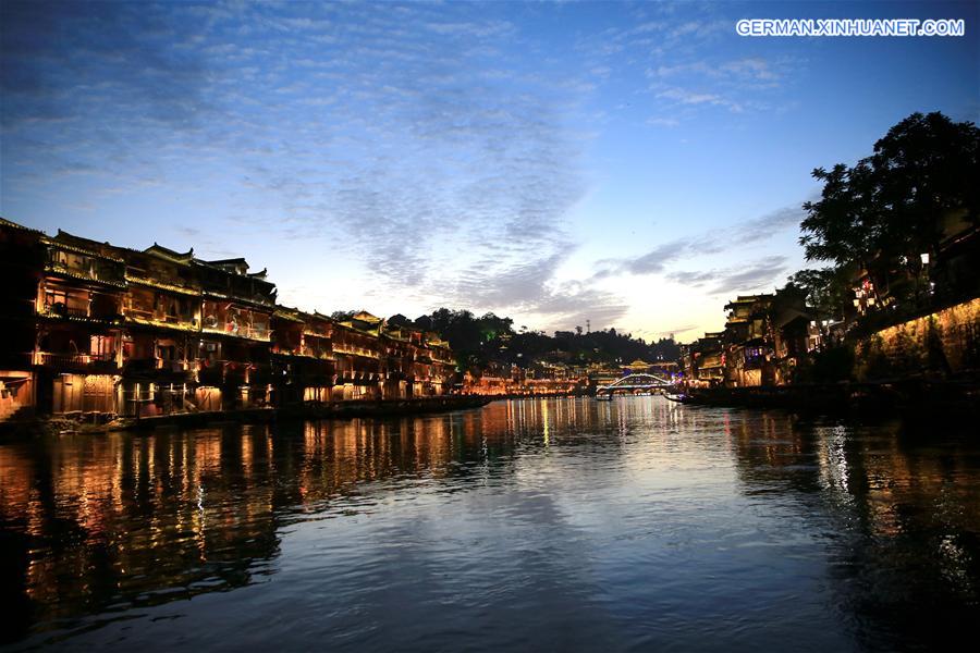 CHINA-HUNAN-FENGHUANG OLD TOWN-SCENERY (CN)
