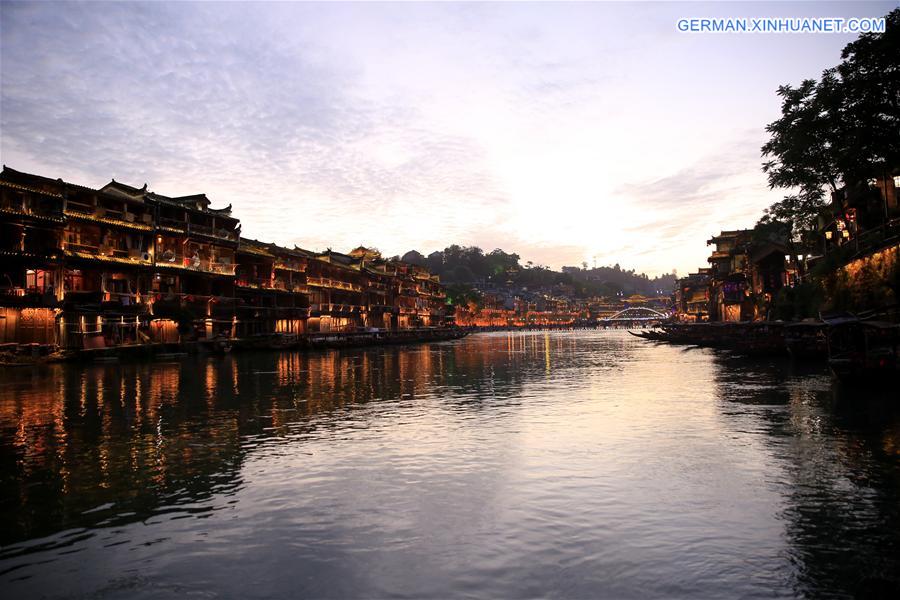 CHINA-HUNAN-FENGHUANG OLD TOWN-SCENERY (CN)