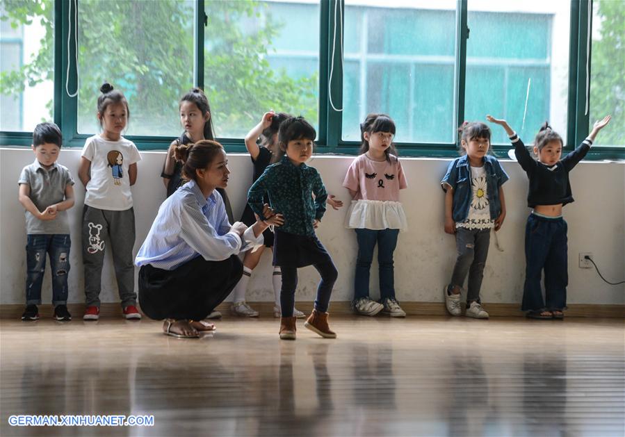CHINA-HUZHOU-CHILD MODEL SCHOOL(CN)
