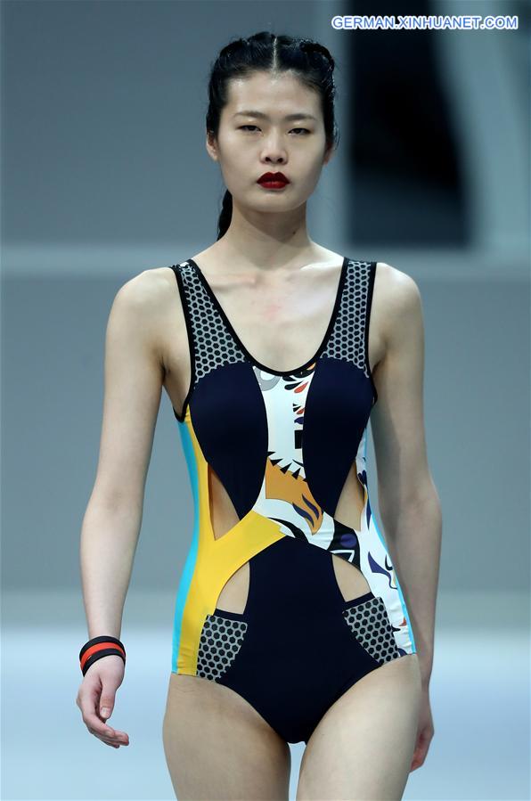 CHINA-BEIJING-COLLEGE STUDENTS' FASHION WEEK (CN)