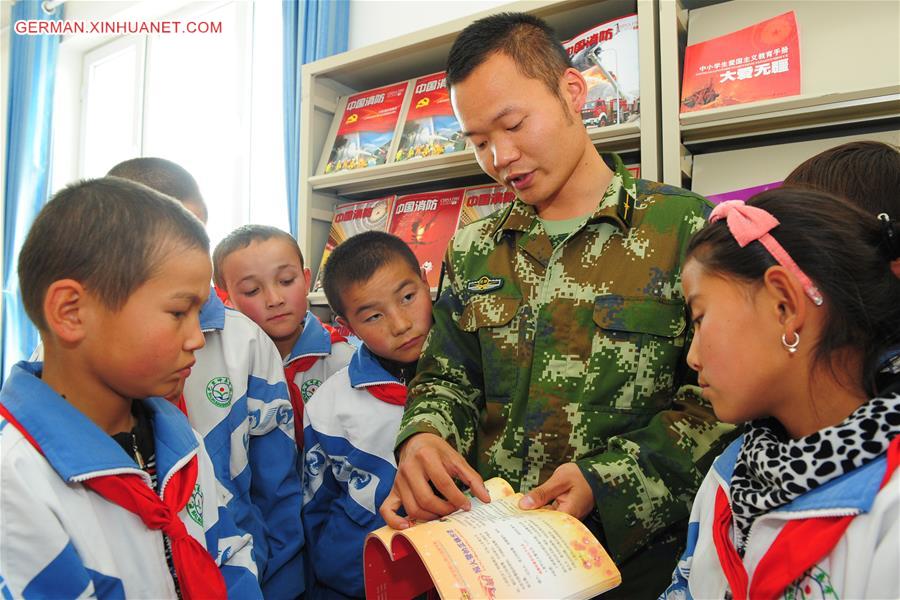 #CHINA-XINJIANG-FIREFIGHTER-CHILDREN (CN)