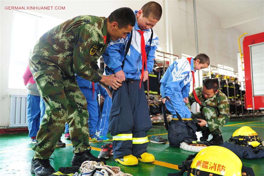 #CHINA-XINJIANG-FIREFIGHTER-CHILDREN (CN)