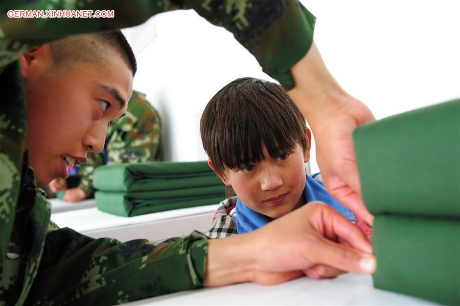 #CHINA-XINJIANG-FIREFIGHTER-CHILDREN (CN)