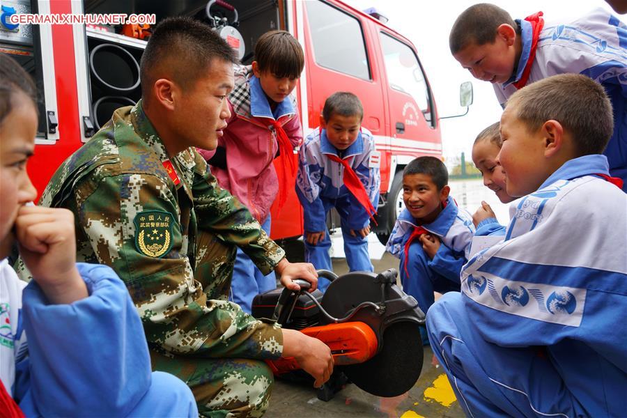 #CHINA-XINJIANG-FIREFIGHTER-CHILDREN (CN)