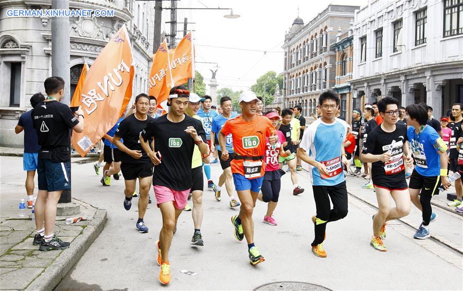 （体育）（1）“挑战100一起跑”活动在上海举行