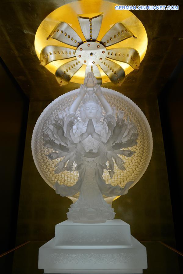 CHINA-HONG KONG-TAIWAN-CRYSTAL GLASS ART (CN)