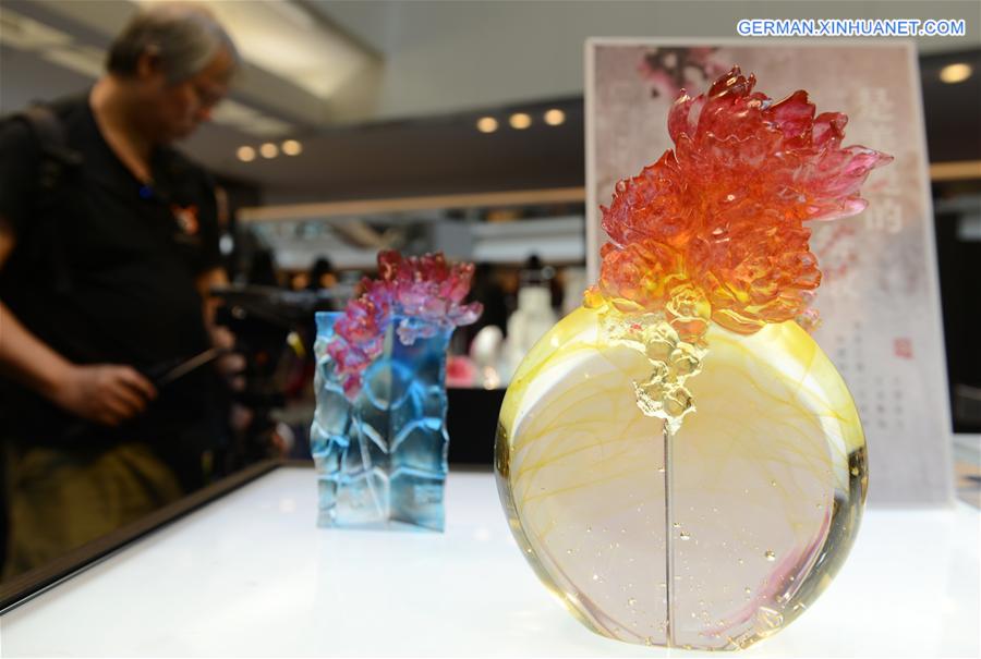 CHINA-HONG KONG-TAIWAN-CRYSTAL GLASS ART (CN)