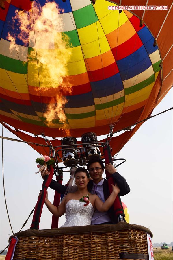 CHINA-ZHENGZHOU-HOT AIR BALLOON-WEDDING (CN)