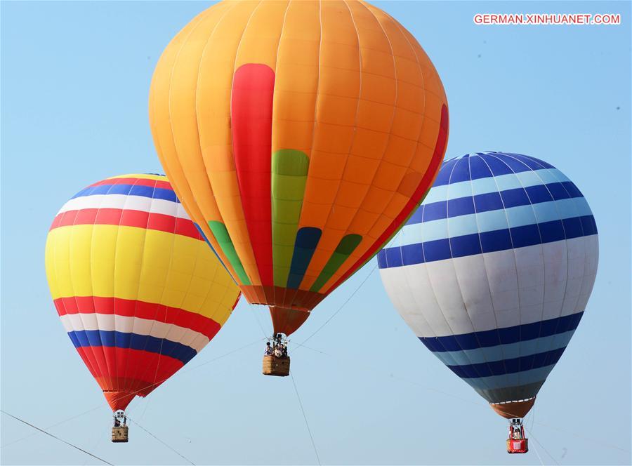 CHINA-ZHENGZHOU-HOT AIR BALLOON-WEDDING (CN)