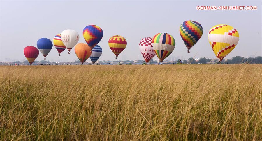 CHINA-ZHENGZHOU-HOT AIR BALLOON-WEDDING (CN)