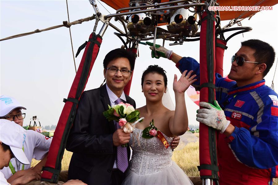 CHINA-ZHENGZHOU-HOT AIR BALLOON-WEDDING (CN)