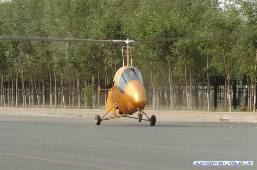 CHINA-SHIJIAZHUANG-VILLAGER-AIRPLANE(CN)