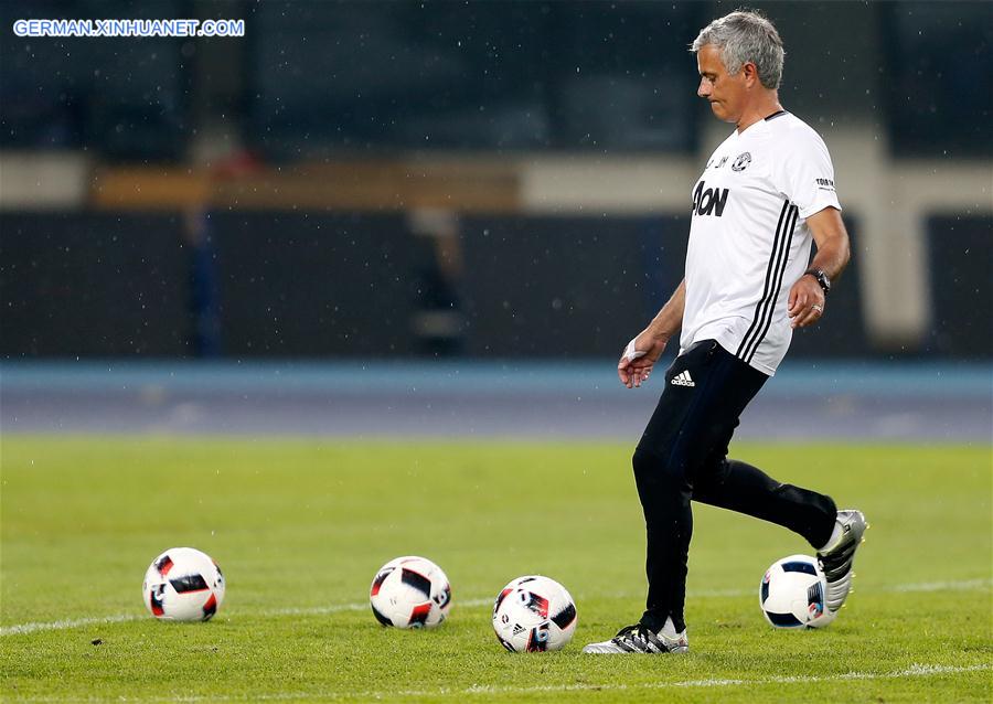 (SP)CHINA-BEIJING-SOCCER-ICC-MAN UTD-TRAINING (CN)