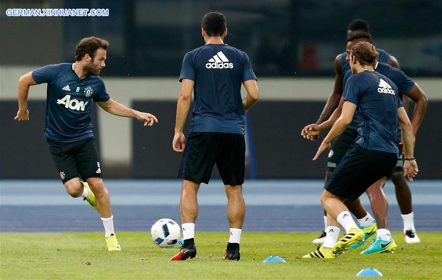 (SP)CHINA-BEIJING-SOCCER-ICC-MAN UTD-TRAINING (CN)