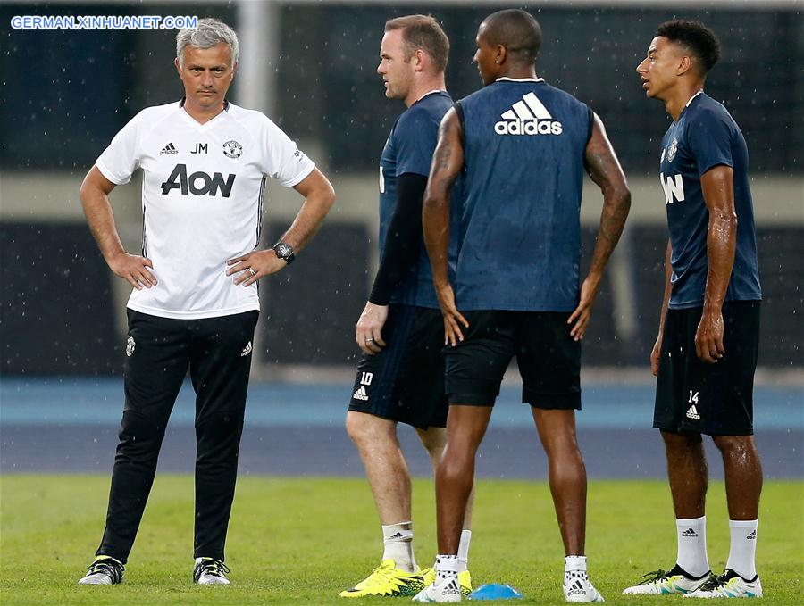 (SP)CHINA-BEIJING-SOCCER-ICC-MAN UTD-TRAINING (CN)