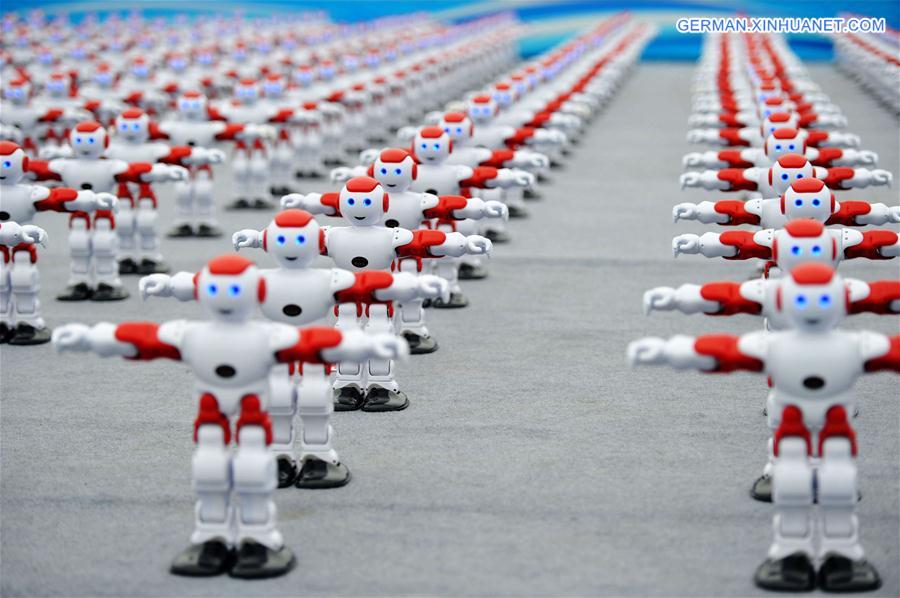 #CHINA-QINGDAO-ROBOT DANCING-GUINNESS RECORD (CN)