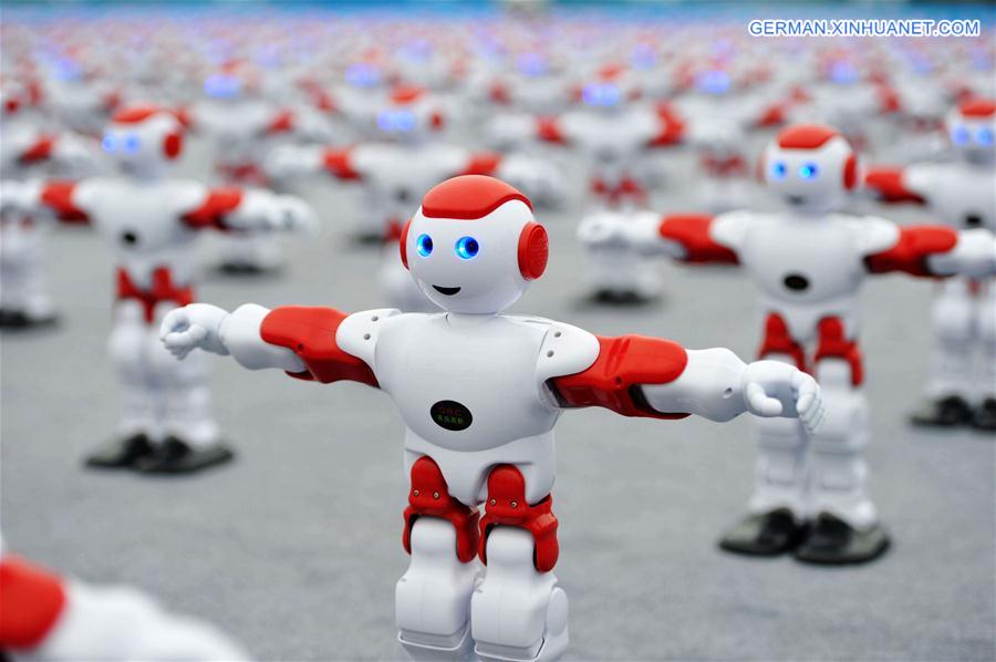 #CHINA-QINGDAO-ROBOT DANCING-GUINNESS RECORD (CN)