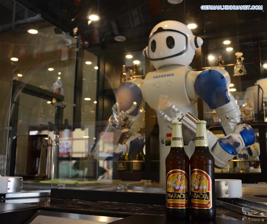 CHINA-QINGDAO-BEER ROBOT (CN)