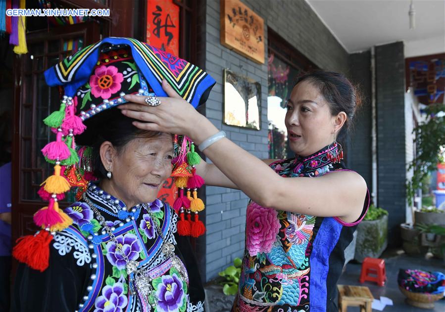CHINA-YUNNAN-YI ETHNIC-EMBROIDERY (CN)