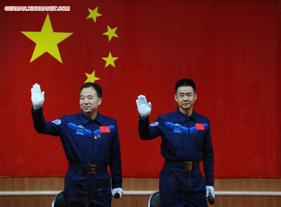 (SHENZHOU-11)CHINA-SHENZHOU-11-ASTRONAUTS (CN)