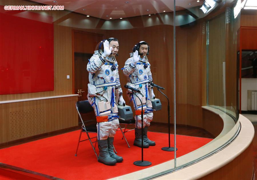 CHINA-SHENZHOU-11-SEE-OFF CEREMONY (CN)