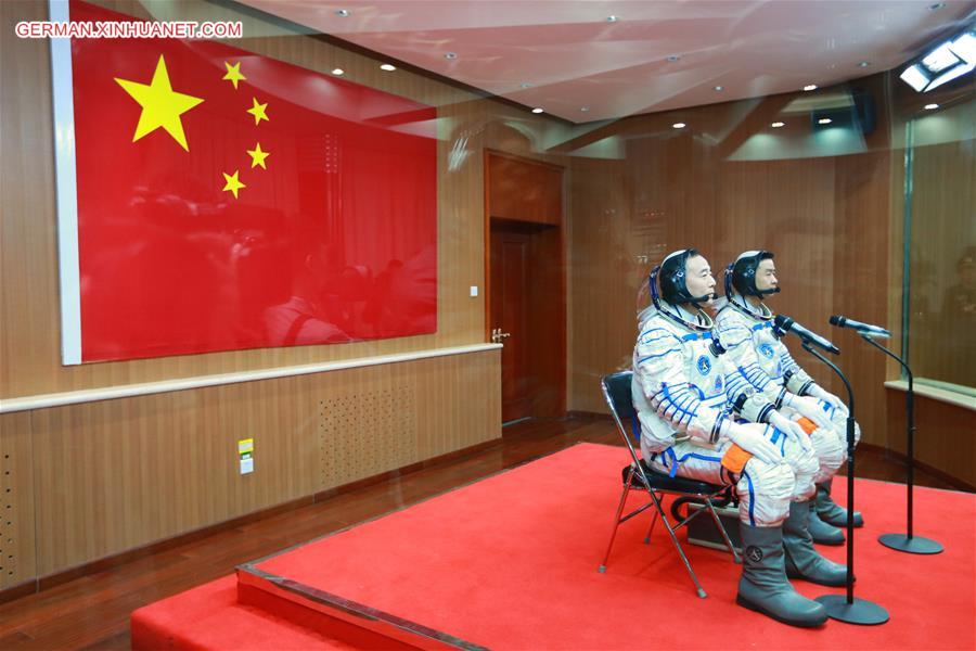 CHINA-SHENZHOU-11-SEE-OFF CEREMONY (CN)