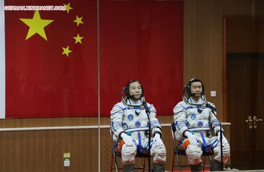 CHINA-SHENZHOU-11-SEE-OFF CEREMONY (CN)