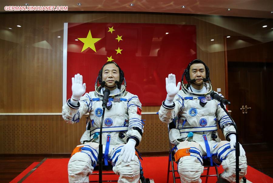 CHINA-SHENZHOU-11-SEE-OFF CEREMONY (CN)