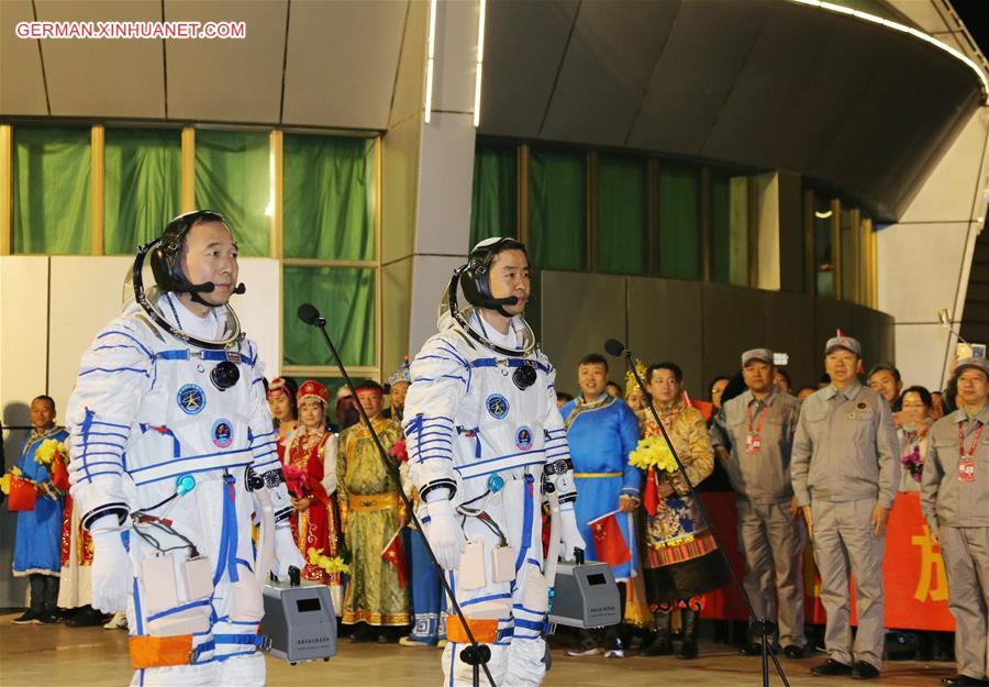 CHINA-SHENZHOU-11-SEE-OFF CEREMONY (CN)