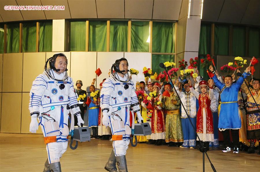 CHINA-SHENZHOU-11-SEE-OFF CEREMONY (CN)