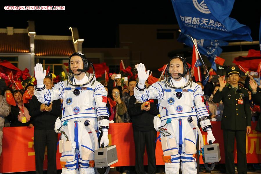 CHINA-SHENZHOU-11-SEE-OFF CEREMONY (CN)