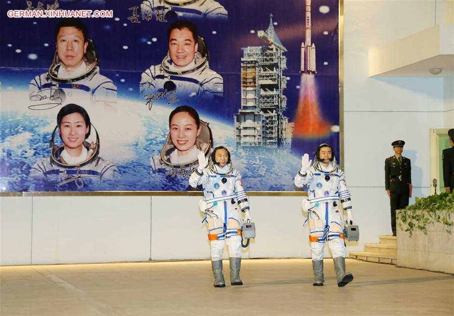 CHINA-SHENZHOU-11-SEE-OFF CEREMONY (CN)