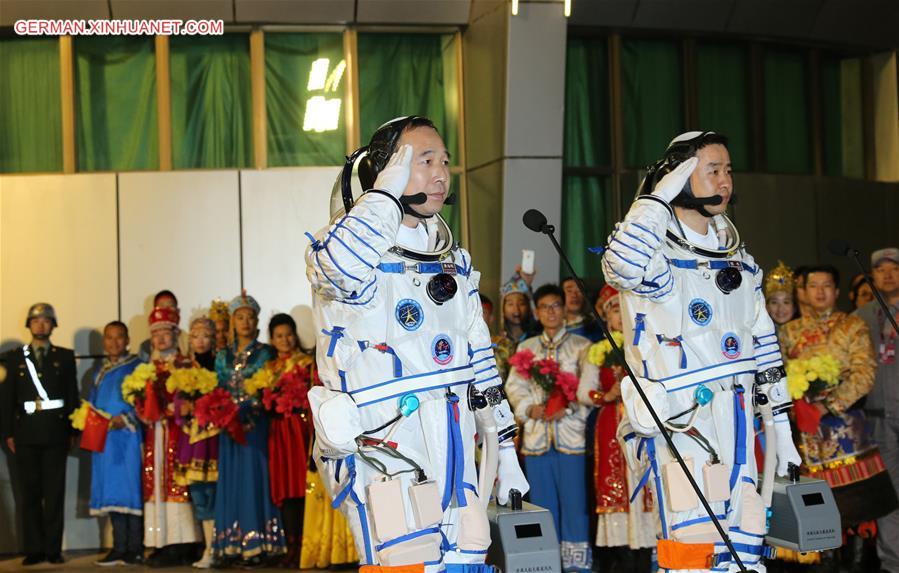 CHINA-SHENZHOU-11-SEE-OFF CEREMONY (CN)