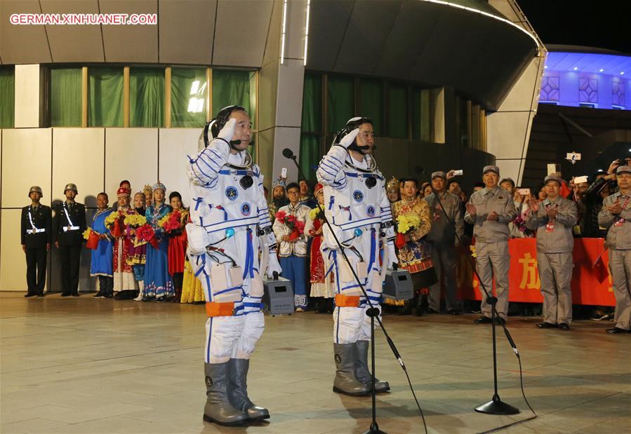 CHINA-SHENZHOU-11-SEE-OFF CEREMONY (CN)