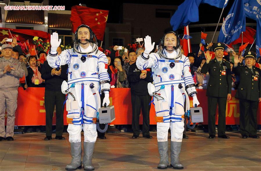 CHINA-SHENZHOU-11-SEE-OFF CEREMONY (CN)