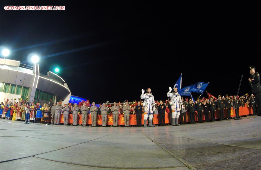 CHINA-SHENZHOU-11-SEE-OFF CEREMONY (CN)